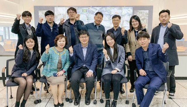 스마트시티과_직원_단체사진2.jpg